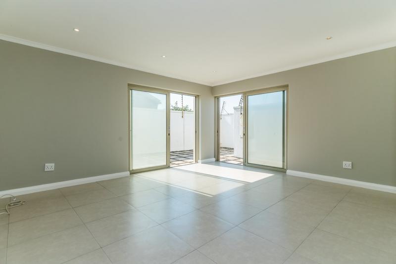 To Let 2 Bedroom Property for Rent in Muizenberg Western Cape